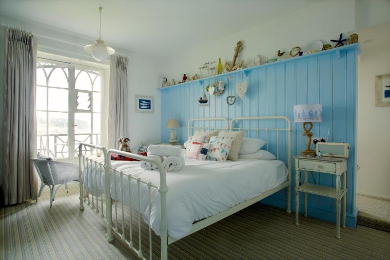 King Room with Balcony image 3