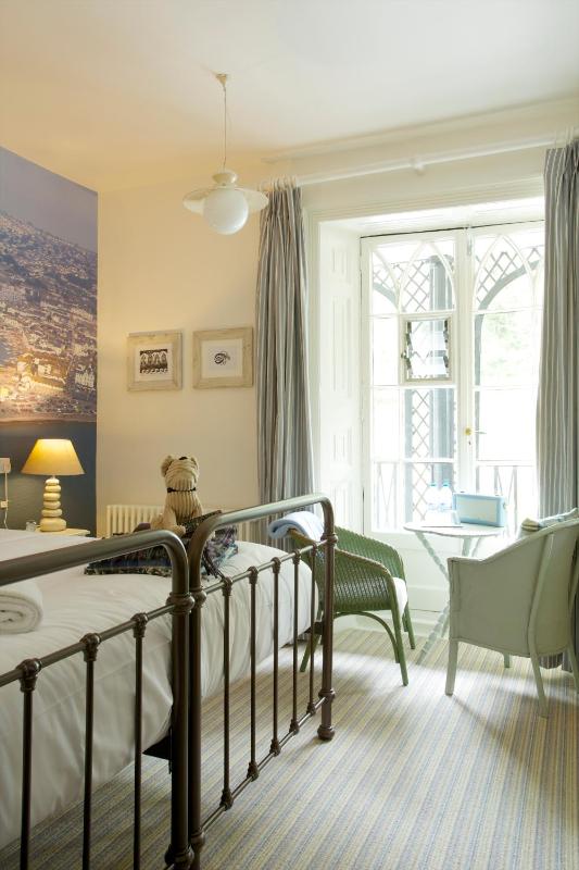 King Room with Balcony image 2