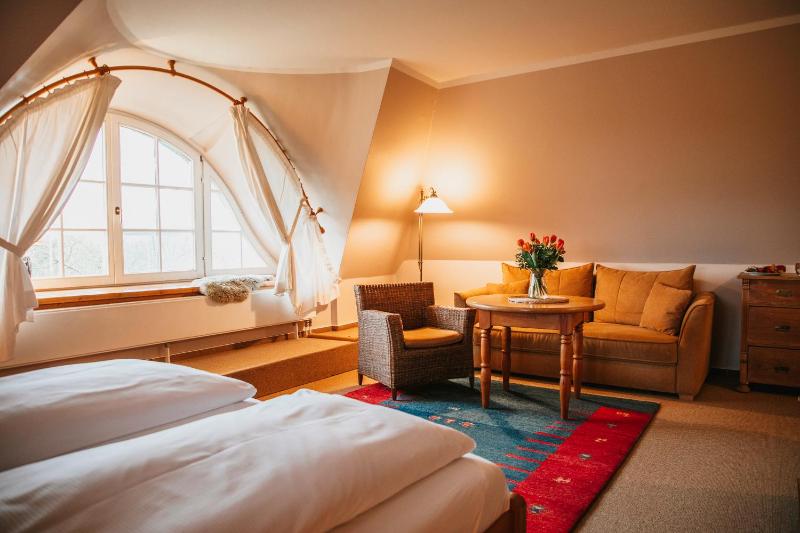 Double Room with Lake View image 4
