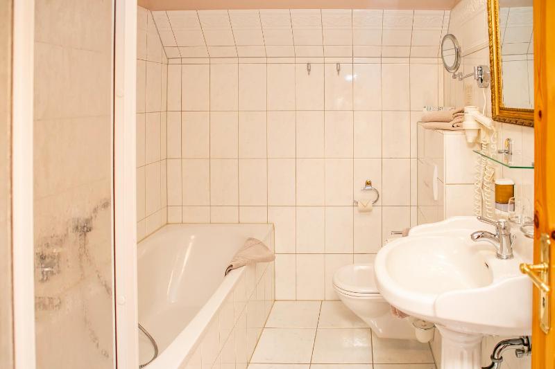 Double Room with Lake View image 1