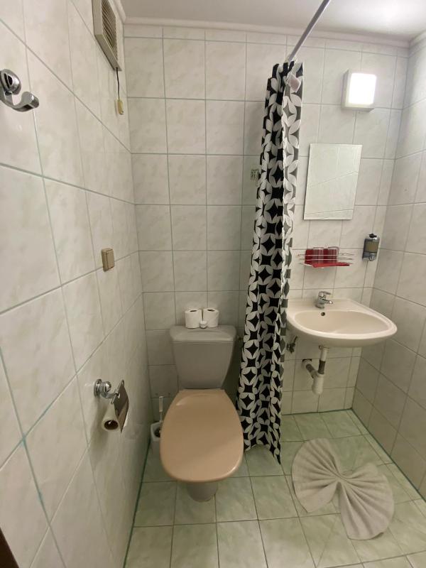 Single Room image 3