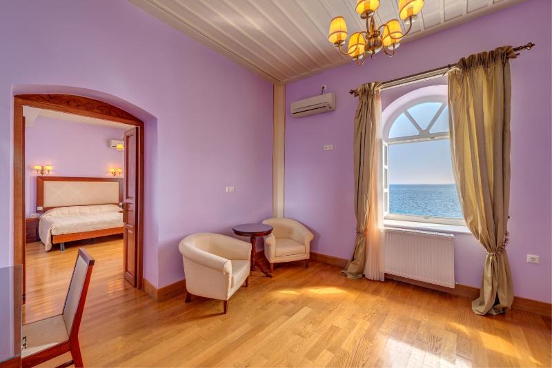 Deluxe Suite with Sea View image 1