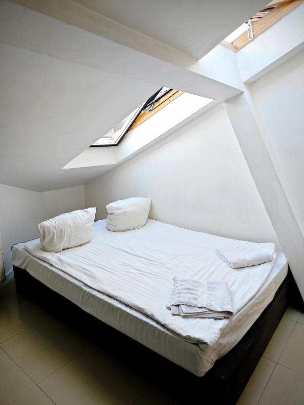 Apartamenty Hoża Attic Studio - image 7
