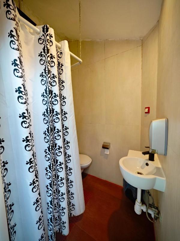 Standard Quadruple Room image 4