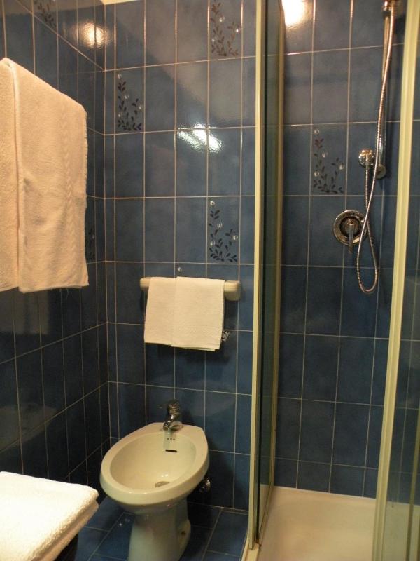 Double Room image 4