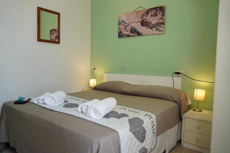 Double Room image 4