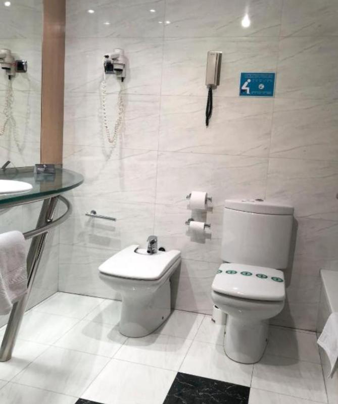 Single Room image 2