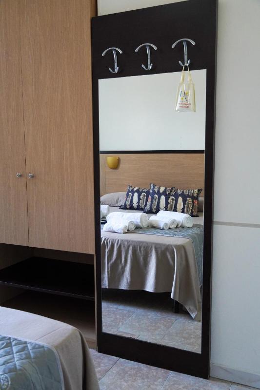 Standard Triple Room image 4