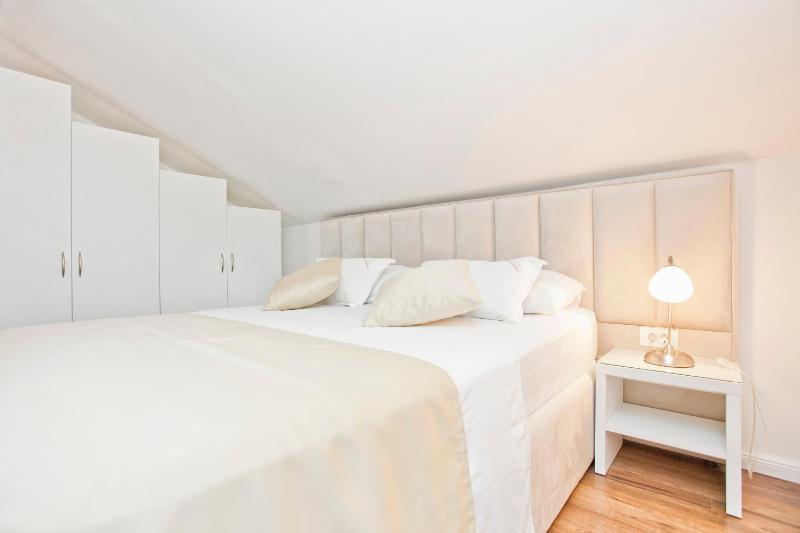 Comfort Double Room with Sea View image 2