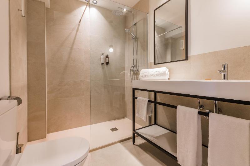 Superior Double Room image 3
