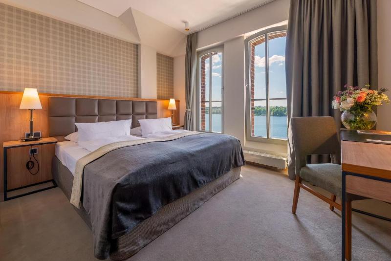 Double Room with Lake View image 1