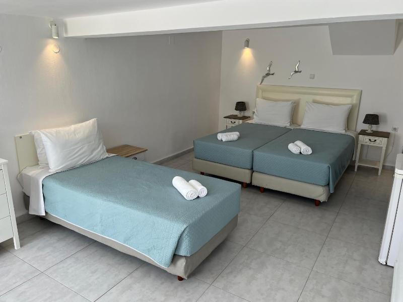 Triple Room with Garden View image 1