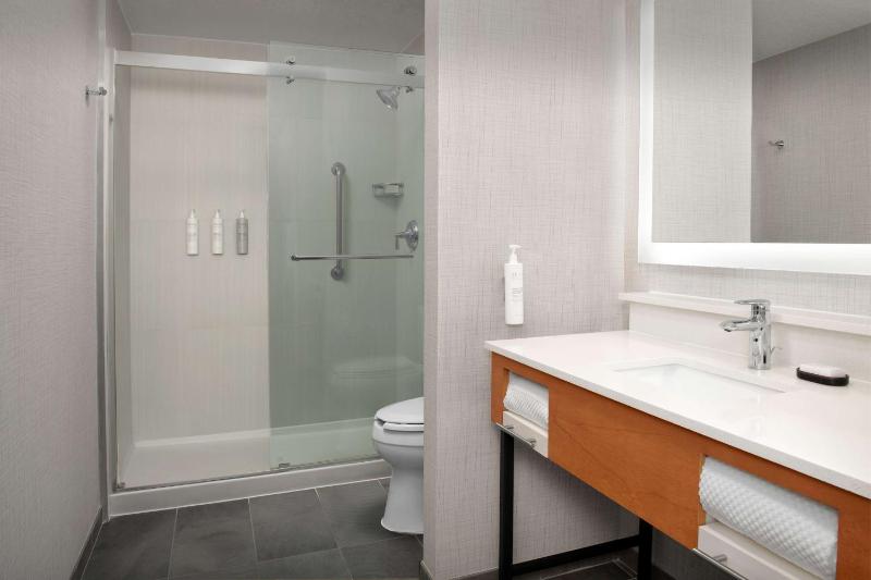 Corner King Room image 2