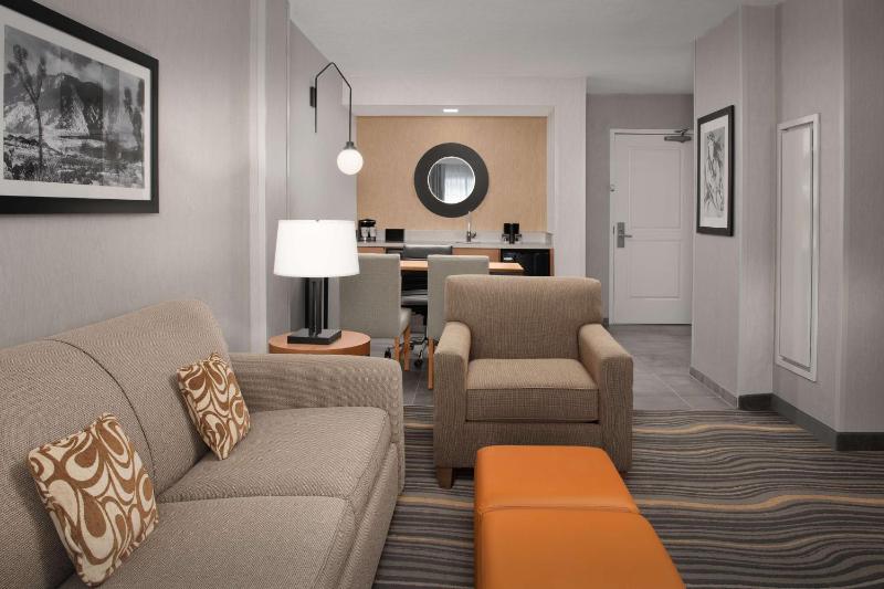 King Room with Balcony image 2