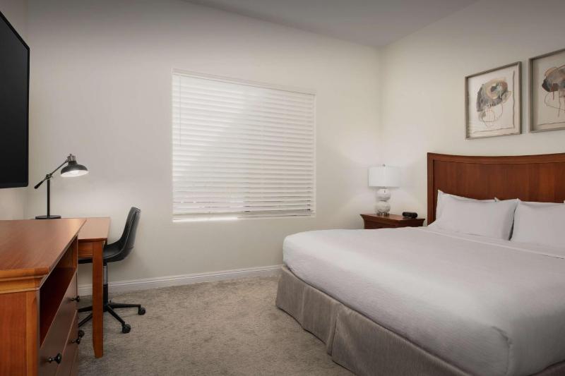 One-Bedroom Apartment image 3