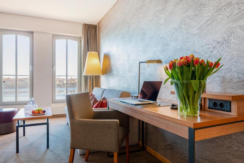 Comfort Double Room with Lake View image 4