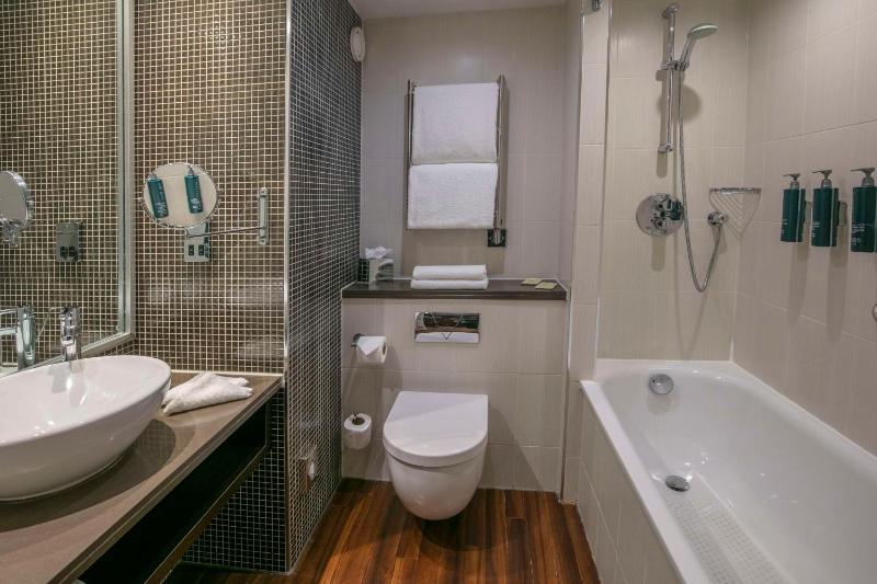 Deluxe Twin Room image 3