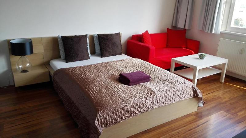 Studio (2 Adults) image 2