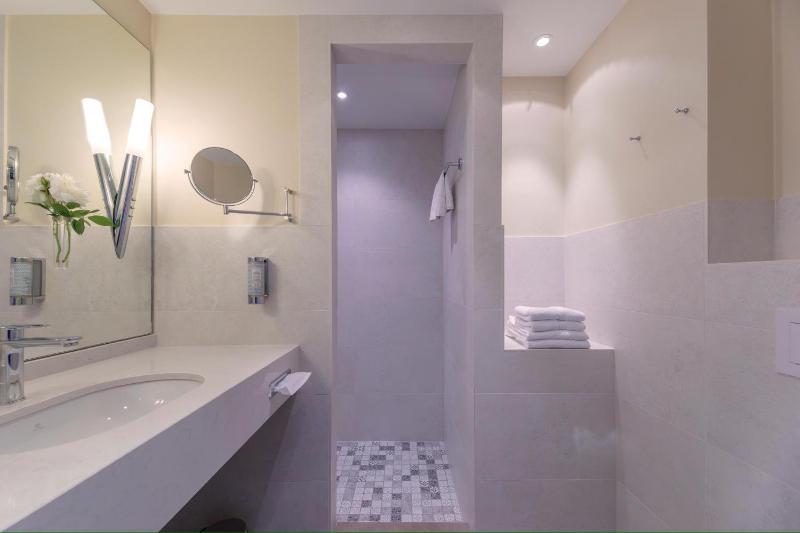 Double Room image 1
