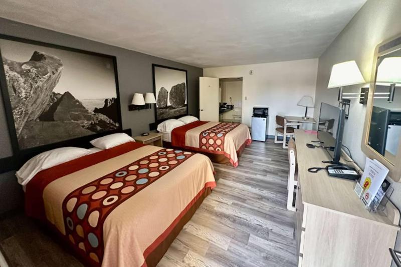 Queen Room with Two Queen Beds and Roll-In Shower - Mobility/Hearing Accessible - Non-Smoking image 2