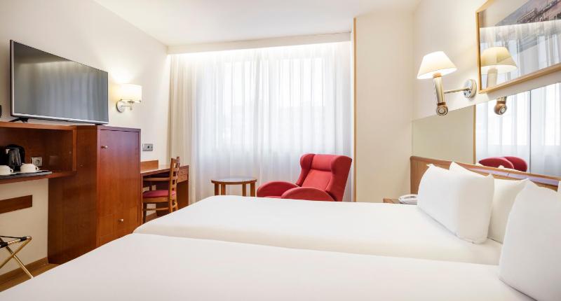 Twin Room image 1