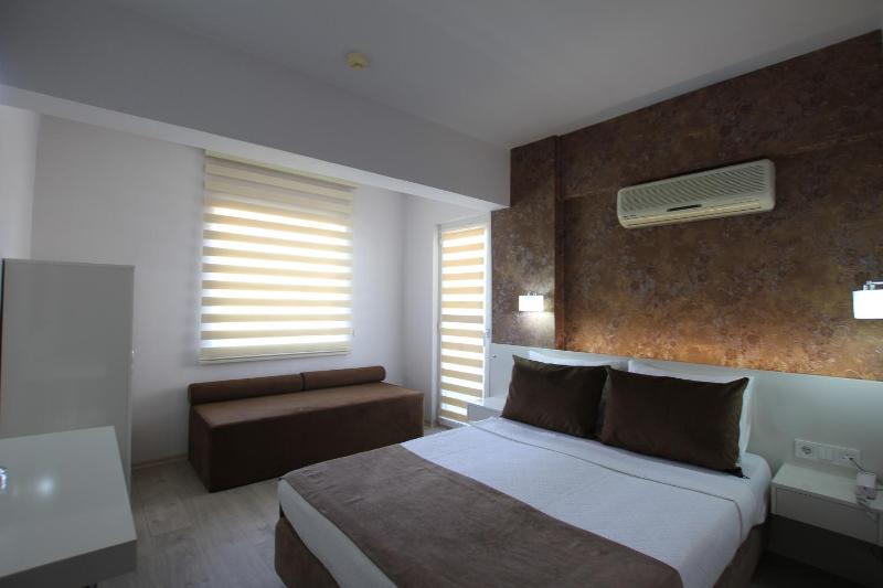 Double or Twin Room image 3