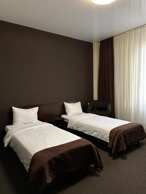 Twin Room image 3