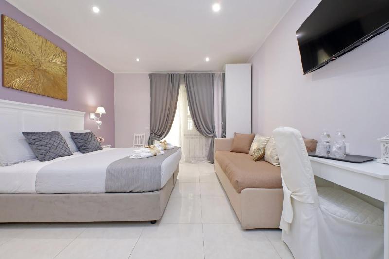 Triple Room with Balcony image 4