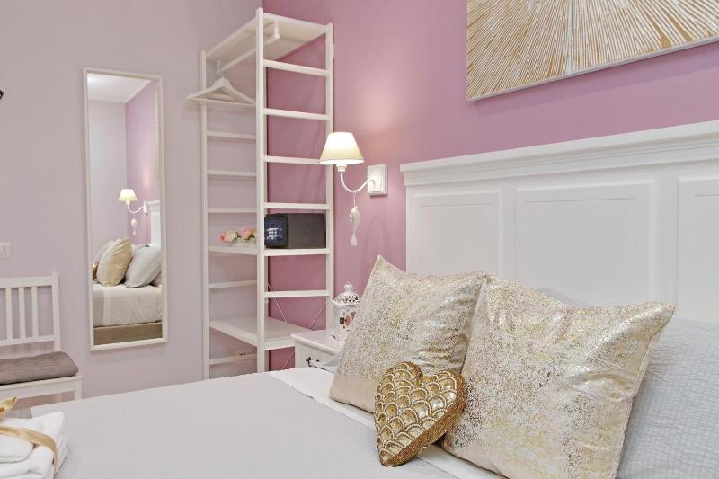 Double or Twin Room with Private Bathroom image 4