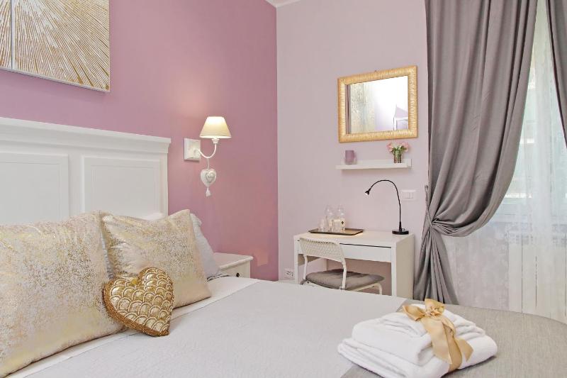 Double or Twin Room with Private Bathroom image 3