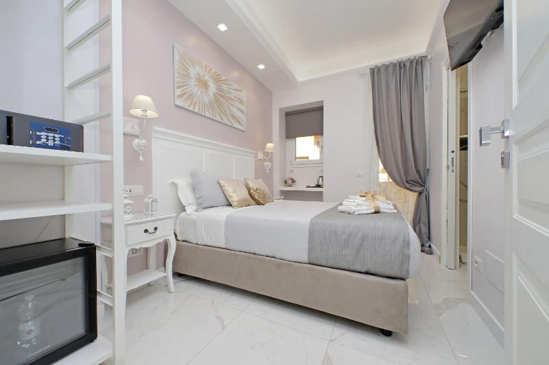 Deluxe Room (1 adult + 1 child) image 1