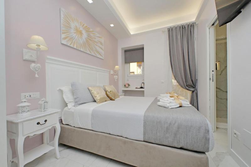 Deluxe Room (1 adult + 1 child) image 2
