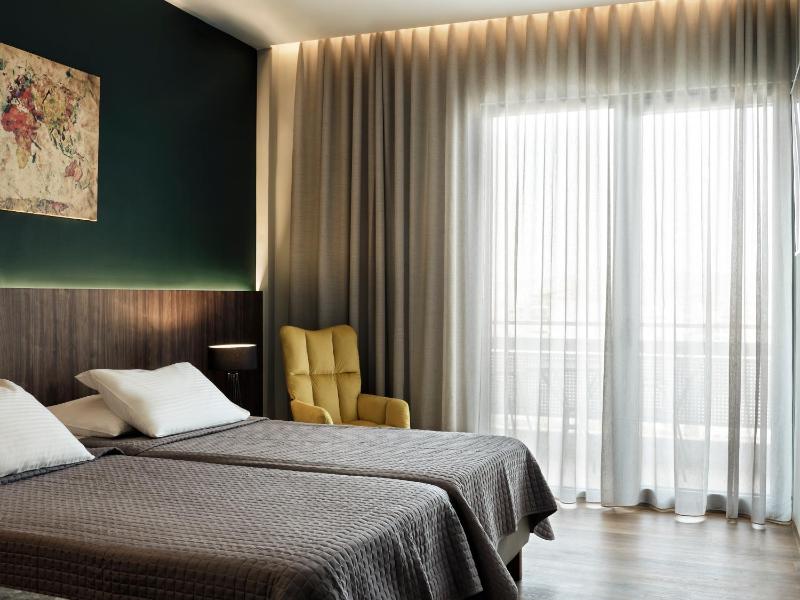 Superior Room with City View image 4