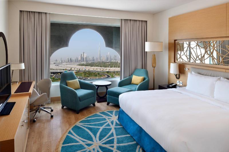 Deluxe King Room – Free Shuttle to DWTC, Dubai Mall, Beach image 1