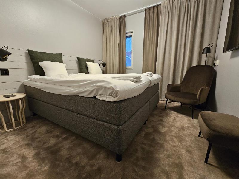 Standard Double Room image 3