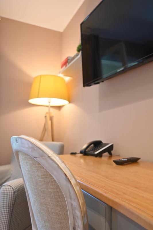 Double Room image 3