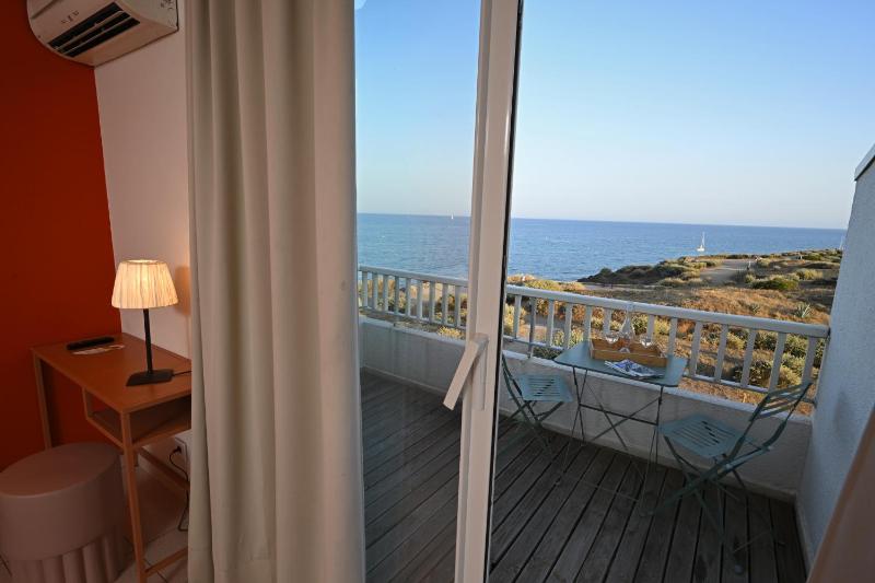 Double room with panoramic sea view terrace 3rd floor (King-size bed or Twins) image 1