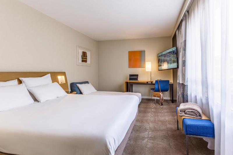 Classic Double Room image 3