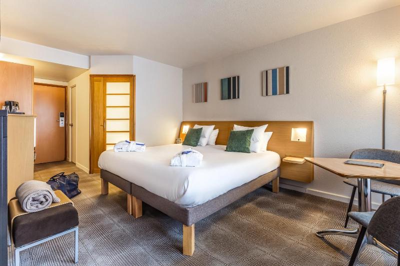 Executive Double Room with Sofa Bed image 4