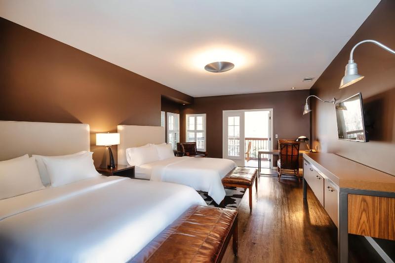 Queen Room with Two Queen Beds - Disability Access image 3