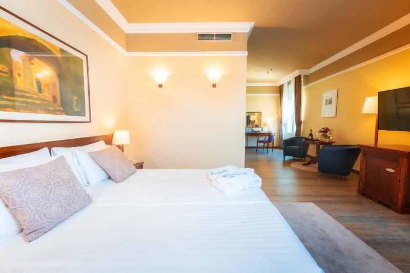 Junior Suite with Garden View image 1