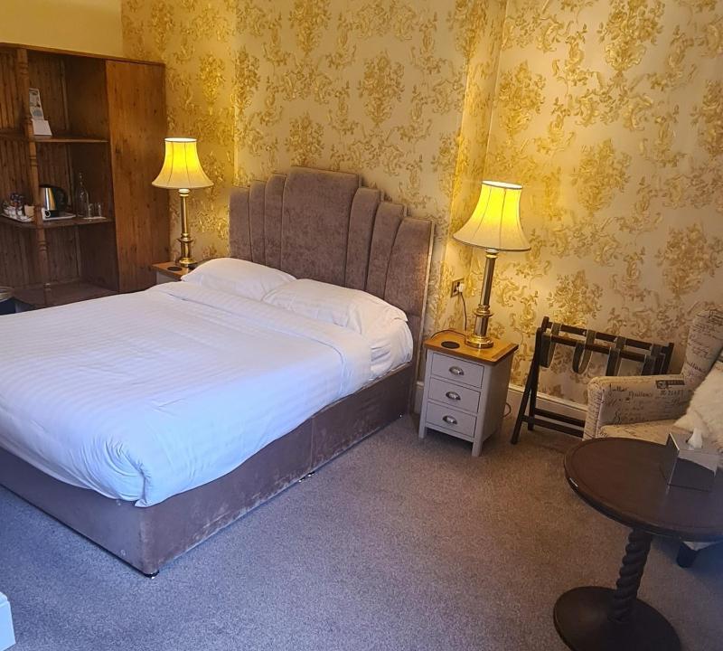 Triple Room with Shower image 4