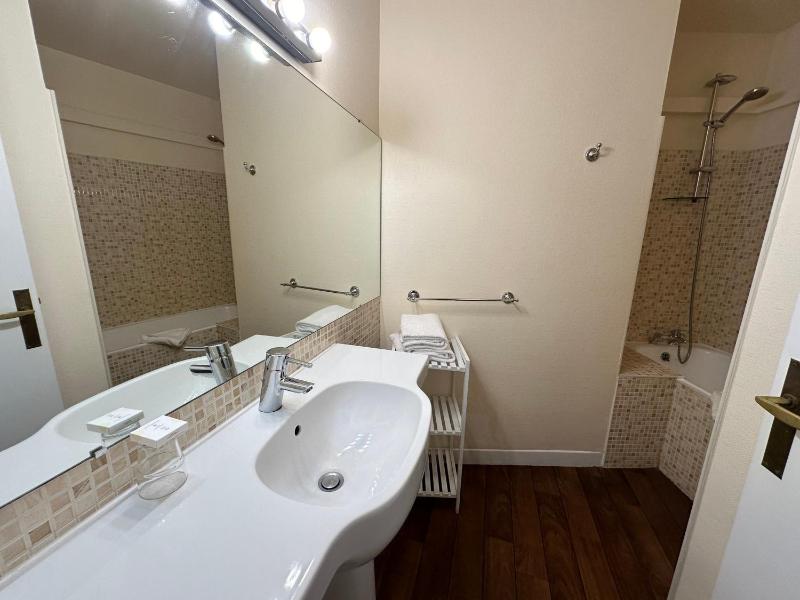 Salon Quadruple Room image 3