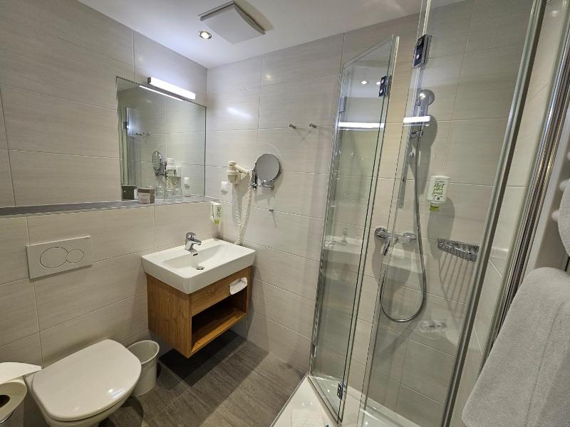 Standard Room with Balcony image 2