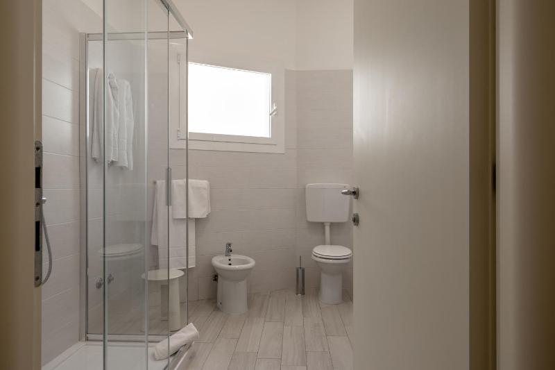 Triple Room with Balcony - Sea Front image 4