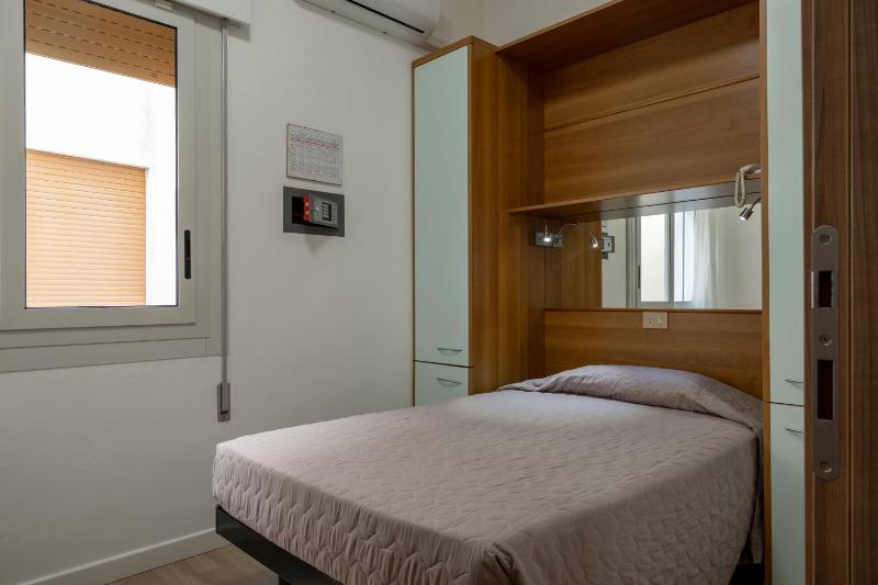 Small Single Room image 1