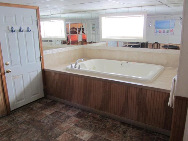 King Suite with Spa Bath image 2