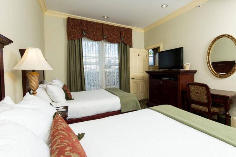 Standard Double Room image 3