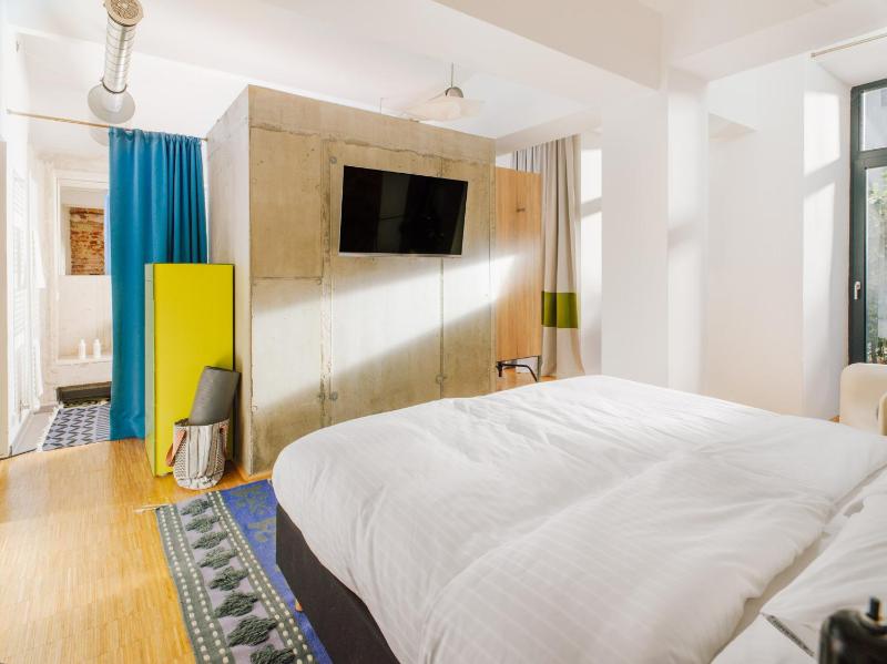 Double Room with Shared Kitchen image 2