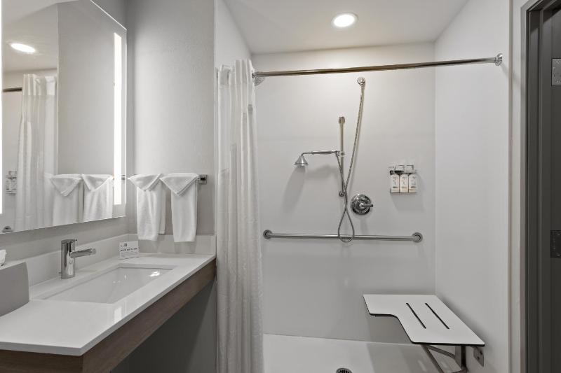 King Suite - Non-Smoking image 2
